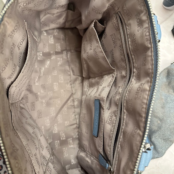 Michael Kors handbag light blue in color - Picture 4 of 6